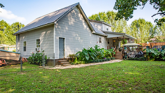 243 Parkway-21