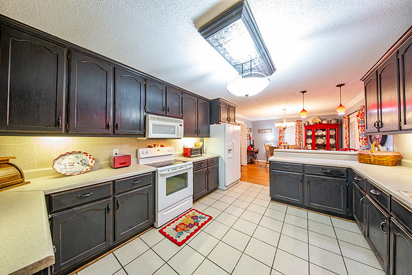 243 Parkway-31