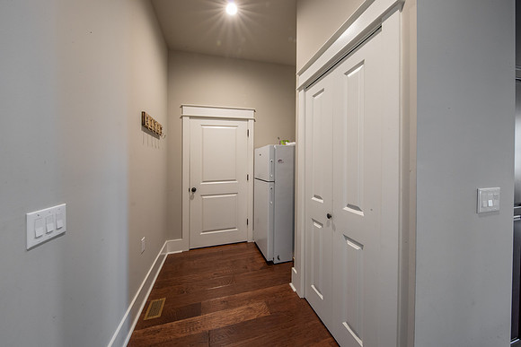 2131 Lookout-095